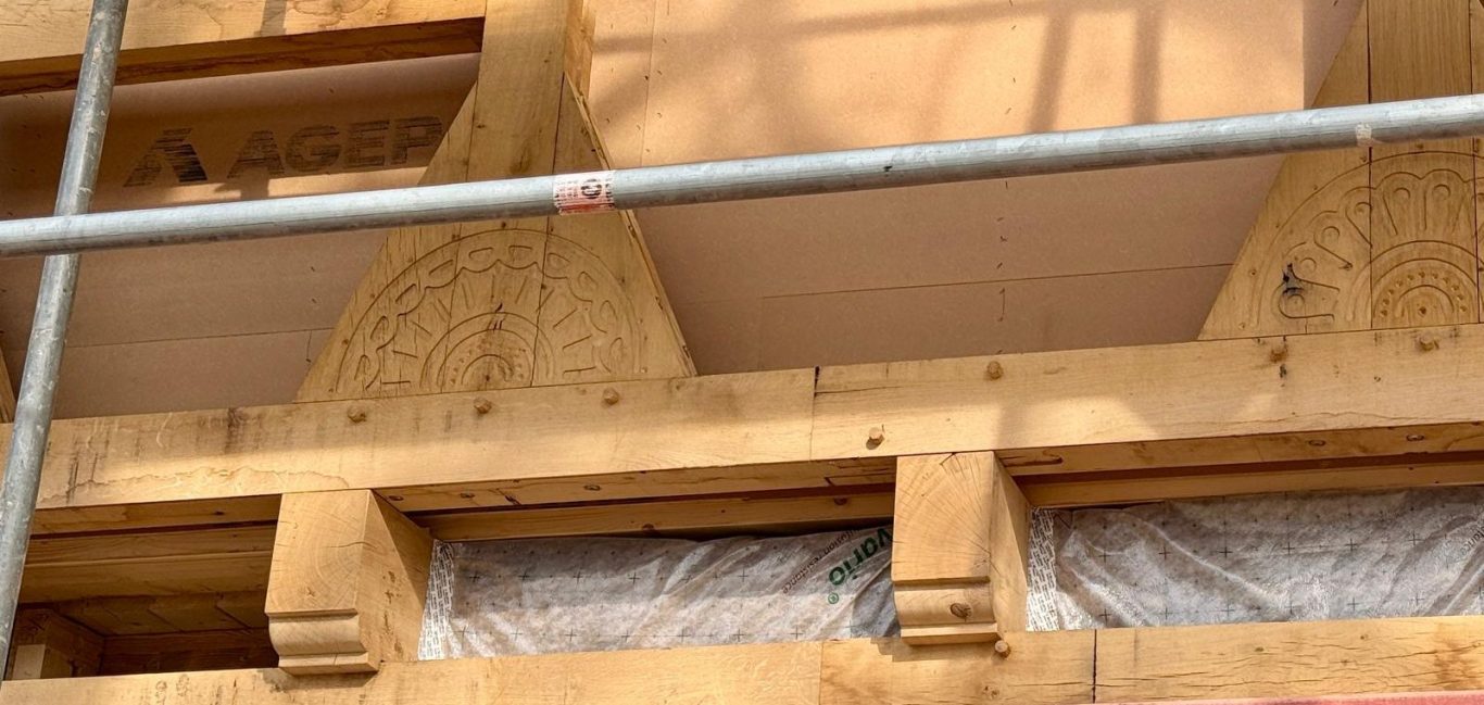 Fachwerk- Detail mit Gerüst 