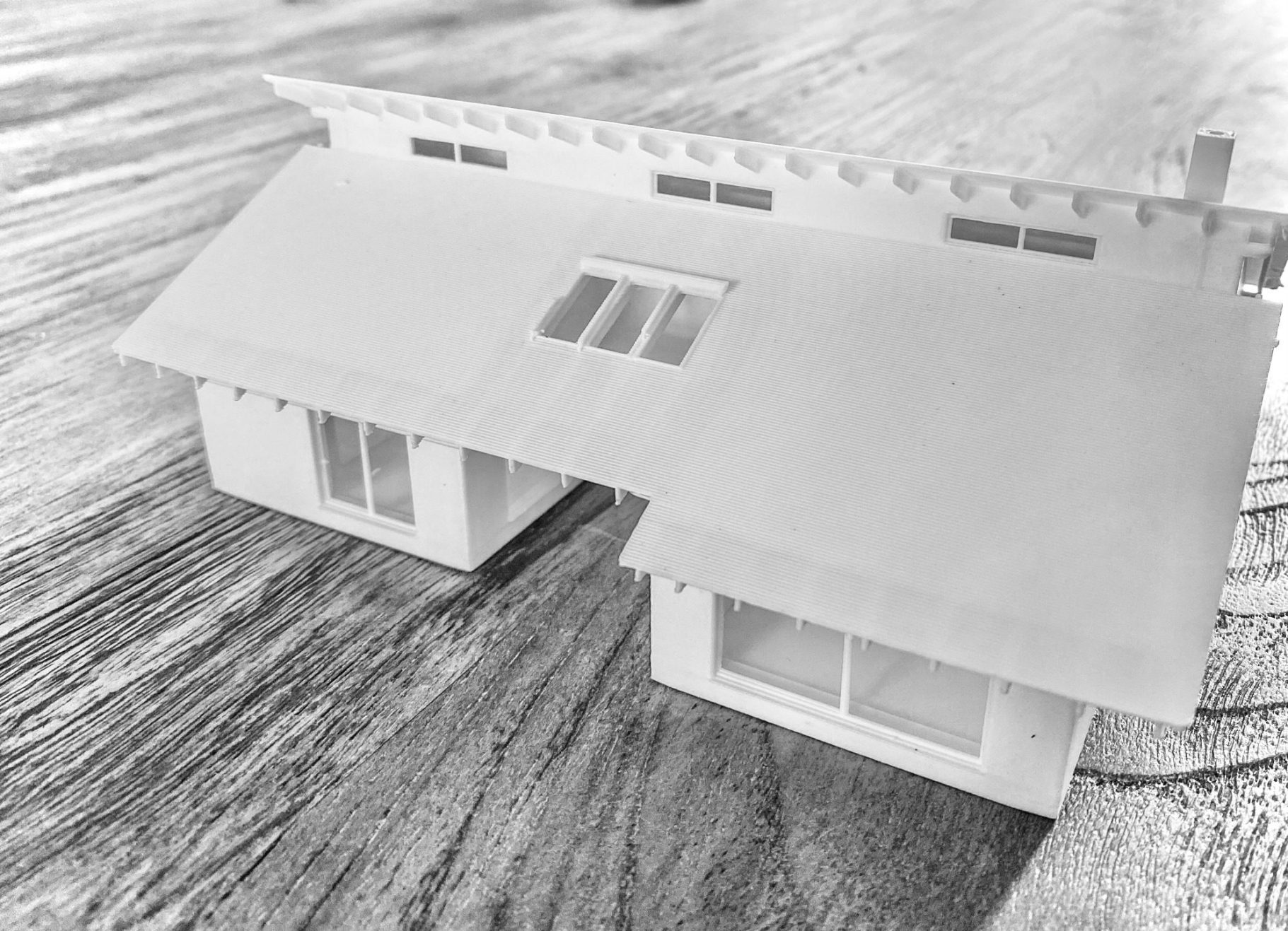 Modell eines eingeschossigen Hauses mit versetztem Pultdach